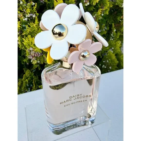 Marc Jacobs Daisy Eau So Fresh Eau de Toilette 125ml 4.2 Fl. Oz - Picture 3 of 4